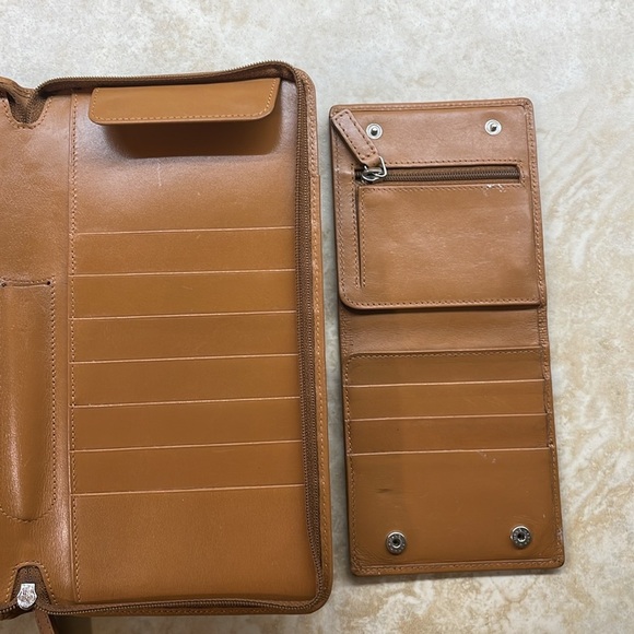 Levenger Fine Leather Tools Credit Card & Checkbook Wallet Organizer – Brown - Picture 5 of 14